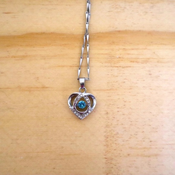 Heart Shape‎ Necklace Pendant with Crystal for Women’s - Picture 3 of 6